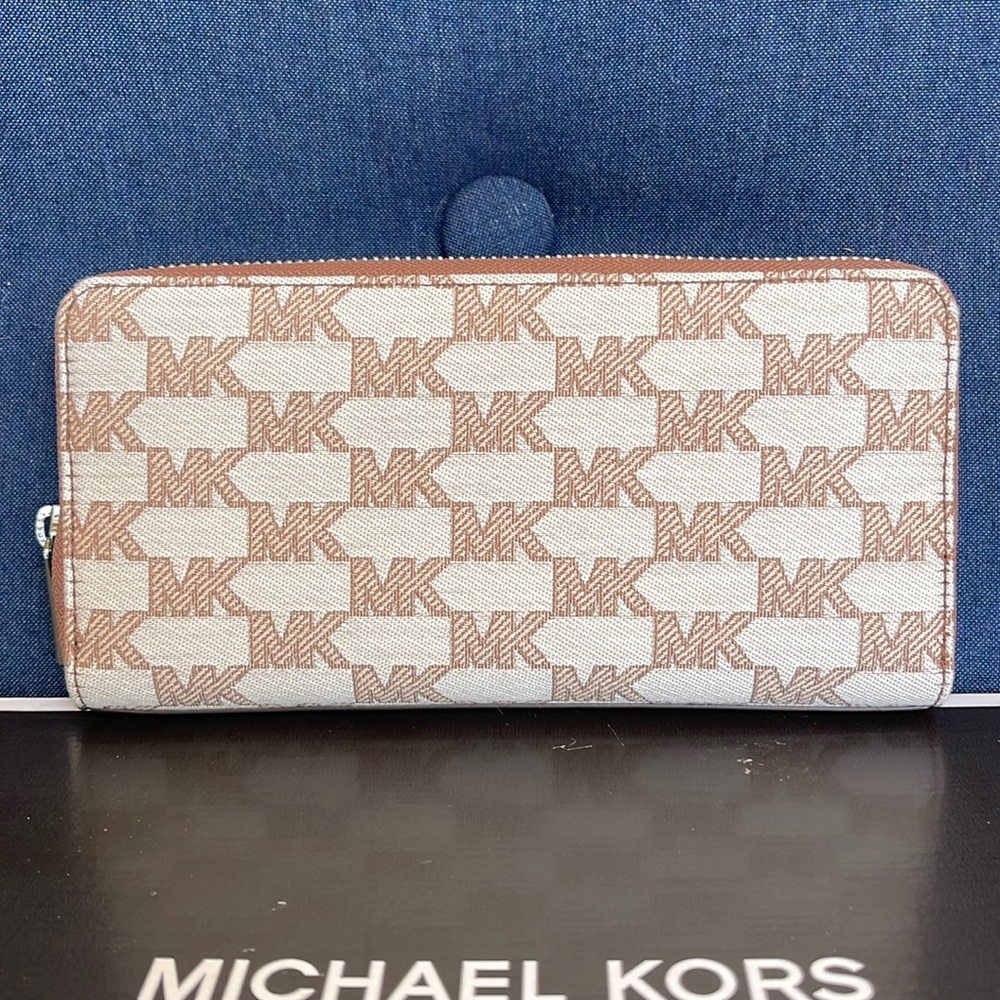 Michael Kors Men’s Women’s Cooper Tech Zip Around Continental Wallet
Light Cream